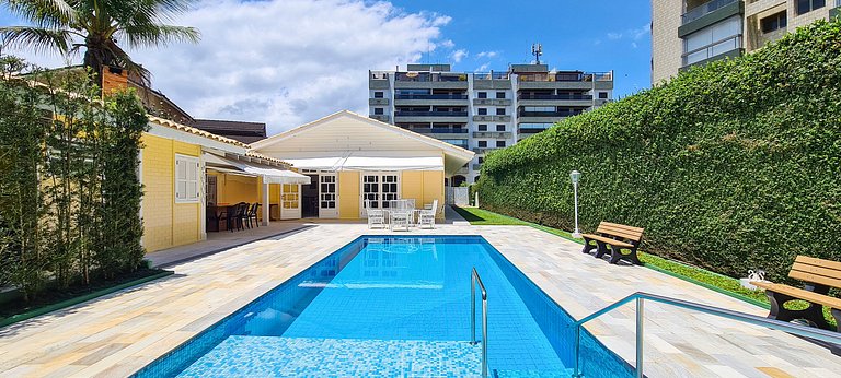 House with pool meters from the beach in Riviera