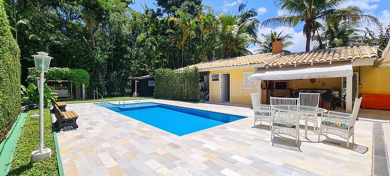 House with pool meters from the beach in Riviera