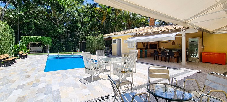 House with pool meters from the beach in Riviera