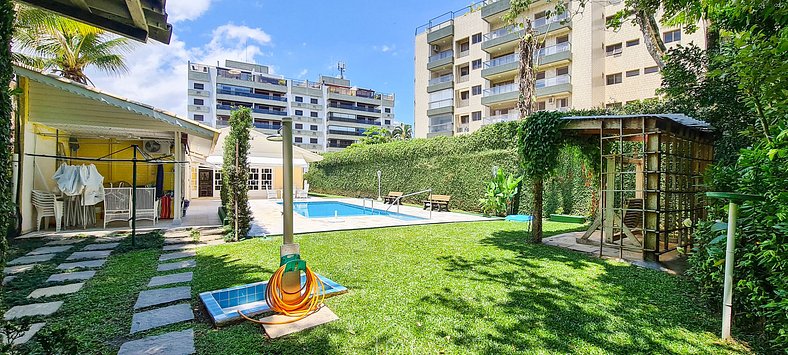 House with pool meters from the beach in Riviera