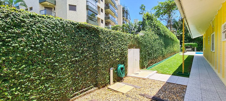 House with pool meters from the beach in Riviera