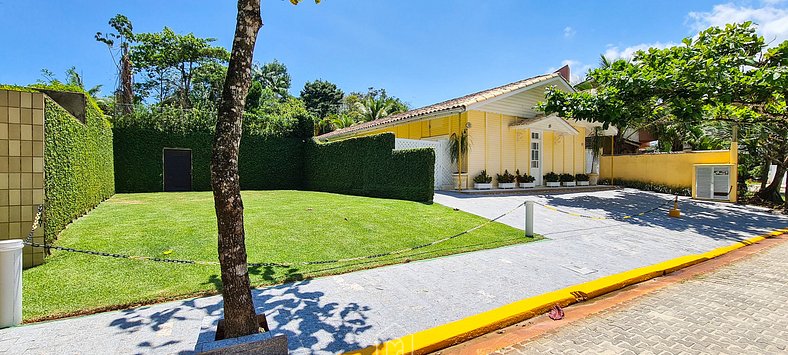 House with pool meters from the beach in Riviera