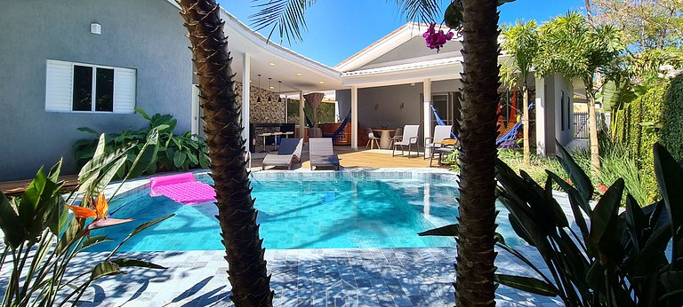 House with pool near Riviera beach