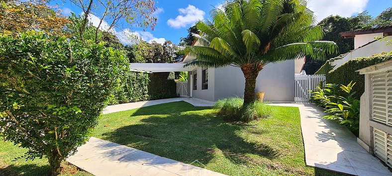 House with pool near Riviera beach