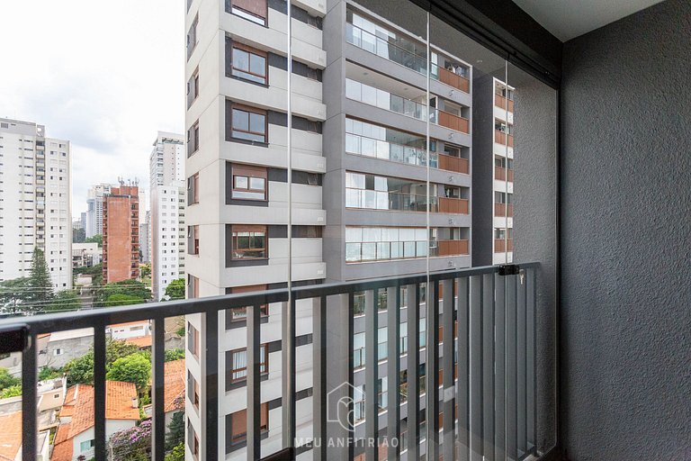 Large studio with balcony near Ibirapuera Shopping