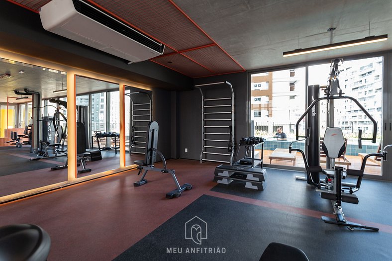 Loft com cozinha completa e TV perto do metrô