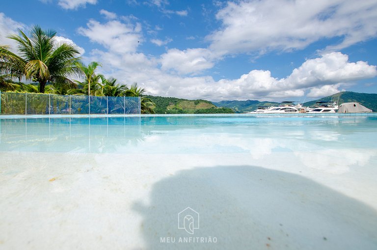 Luxury house in a condo with pool next to the beach