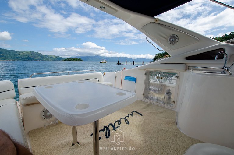 Luxury house in a condo with pool next to the beach