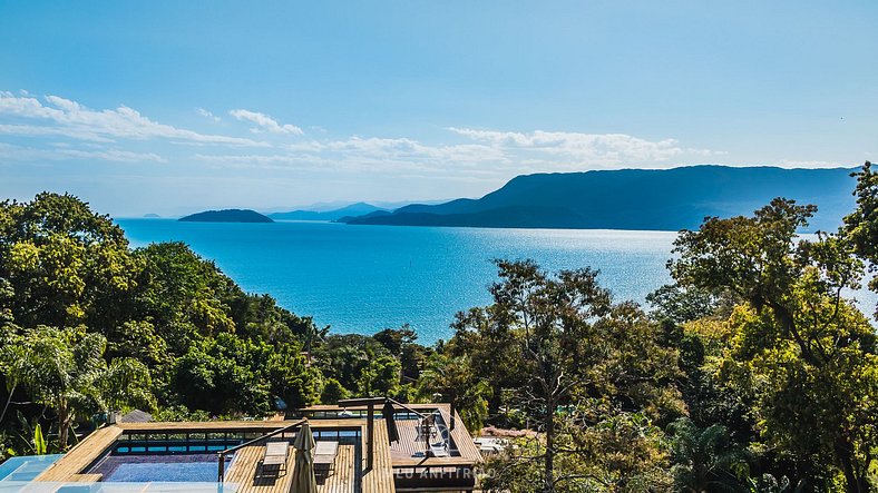 Luxury house with jacuzzi near Porto São Pedro