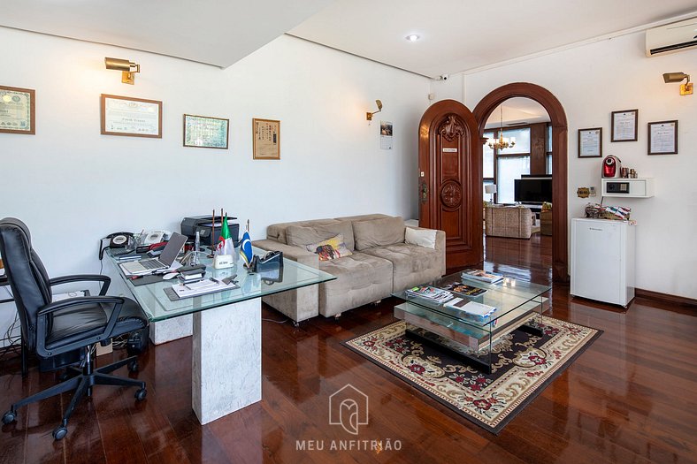 Luxury mansion with pool and lawn in Tijuca