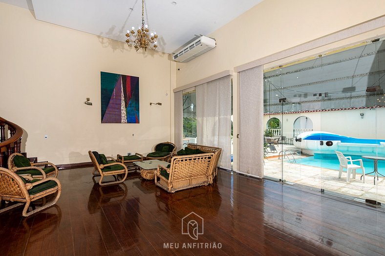 Luxury mansion with pool and lawn in Tijuca