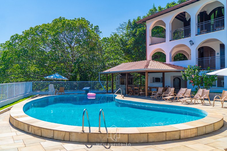 Mansão com lazer e vista para o mar em Ubatuba