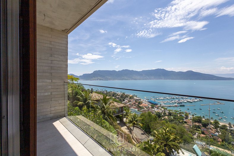 Mansion with infinity pool and sea view