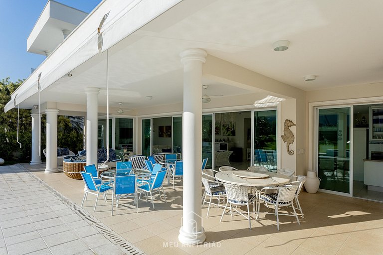 Mansion with pool near Tabatinga Beach