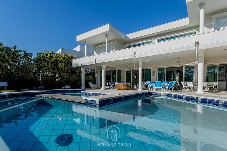 Mansion with pool near Tabatinga Beach