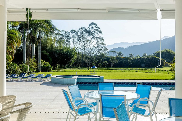 Mansion with pool near Tabatinga Beach