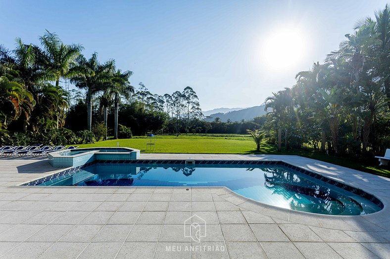 Mansion with pool near Tabatinga Beach