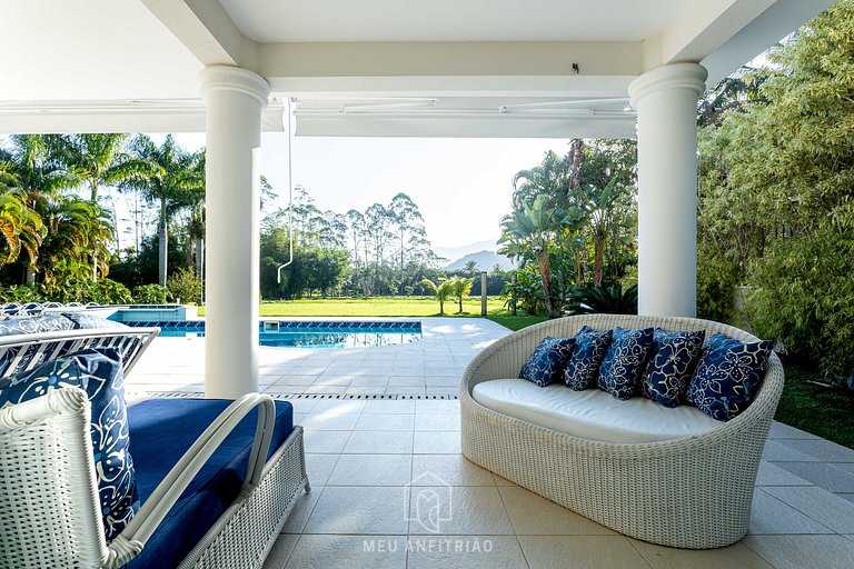 Mansion with pool near Tabatinga Beach