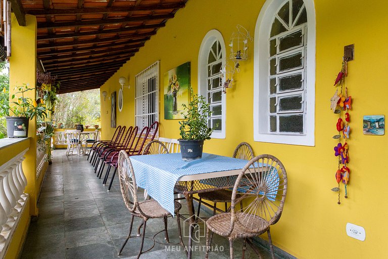 Piscina, jardim, área gourmet e vista arborizada