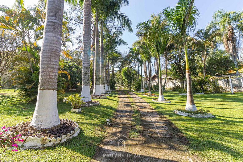 Pool, garden, gourmet area and tree-lined view