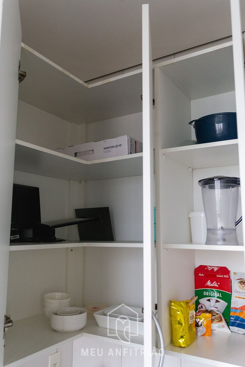 Quarto com cozinha compartilhada perto do metrô