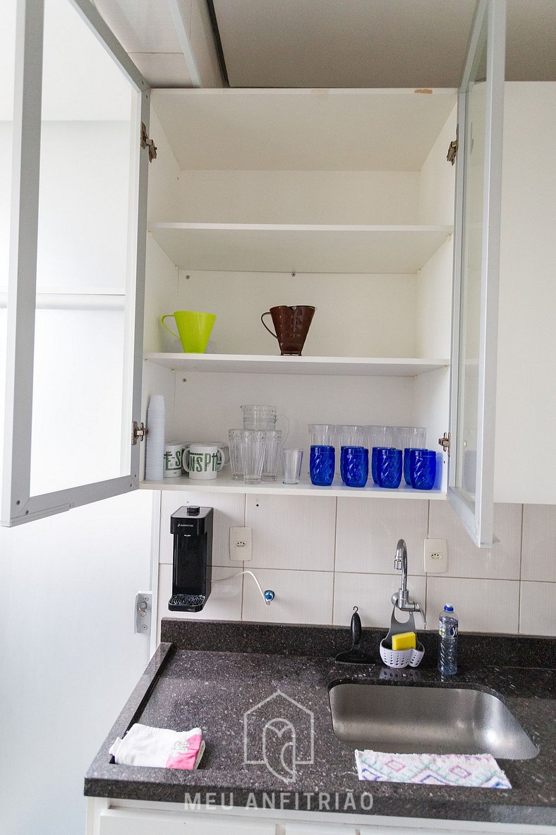 Quarto com cozinha compartilhada perto do metrô