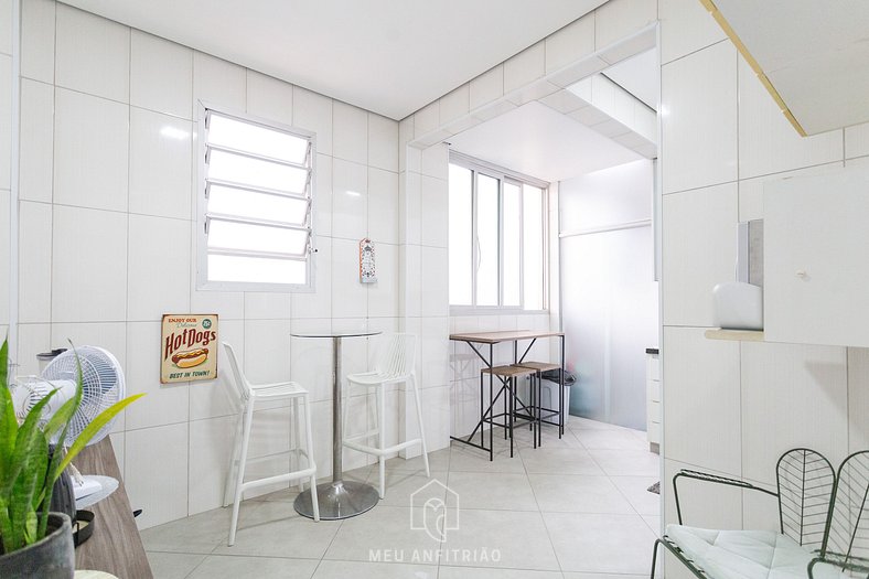 Quarto com cozinha compartilhada perto do metrô