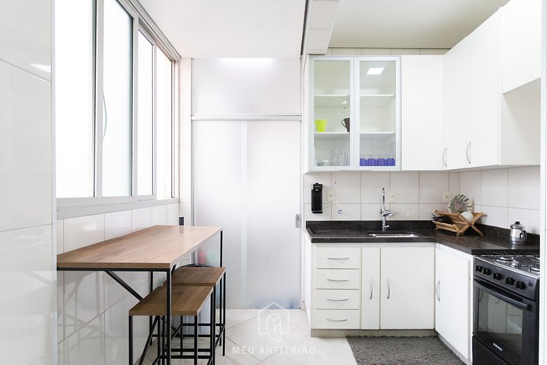 Quarto com cozinha compartilhada perto do metrô