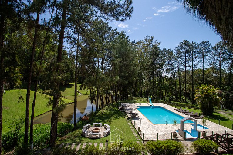 Ranch with pool, wooded area and leisure area