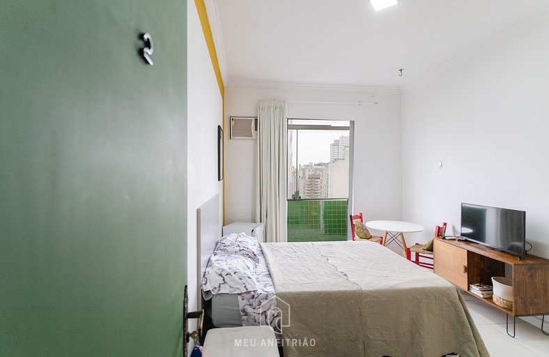 Room with balcony near Santa Cecília subway