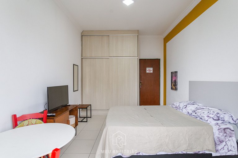 Room with balcony near Santa Cecília subway