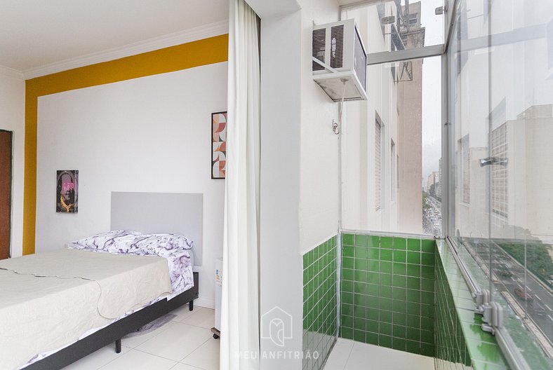 Room with balcony near Santa Cecília subway