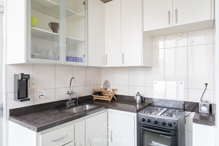 Room with shared kitchen near the subway