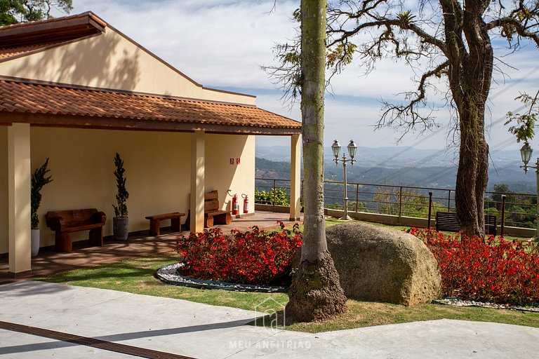 Rustic suite w/ sofa and TV in Serra da Cantareira