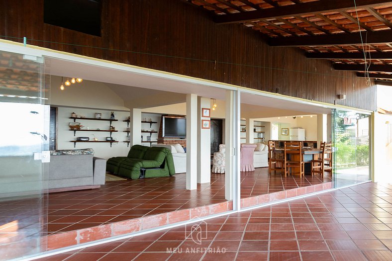 Rustic suite w/ sofa and TV in Serra da Cantareira