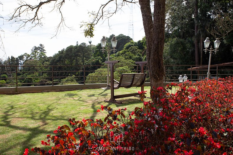 Rustic suite w/ sofa and TV in Serra da Cantareira