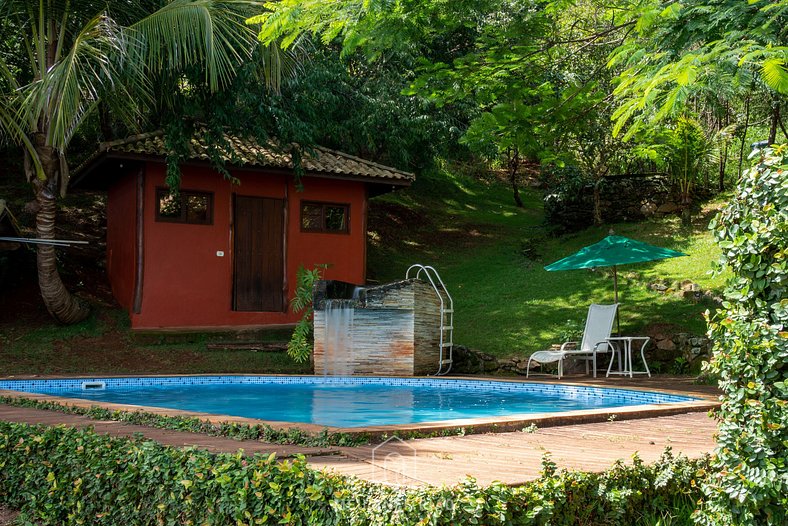 Sítio com área gourmet e piscina no sul de Minas