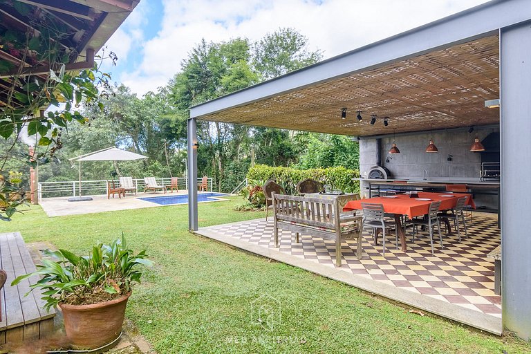 Sítio com piscina e área gourmet em Teresópolis