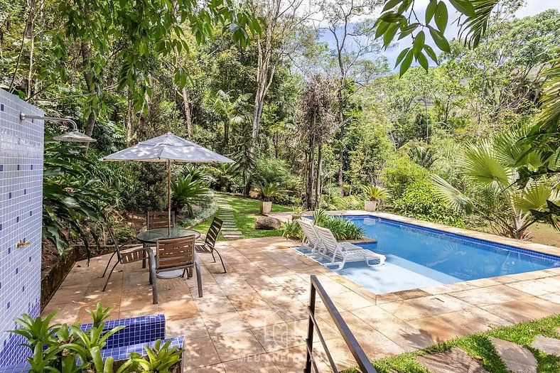 Sítio com piscina e jacuzzi perto da cachoeira