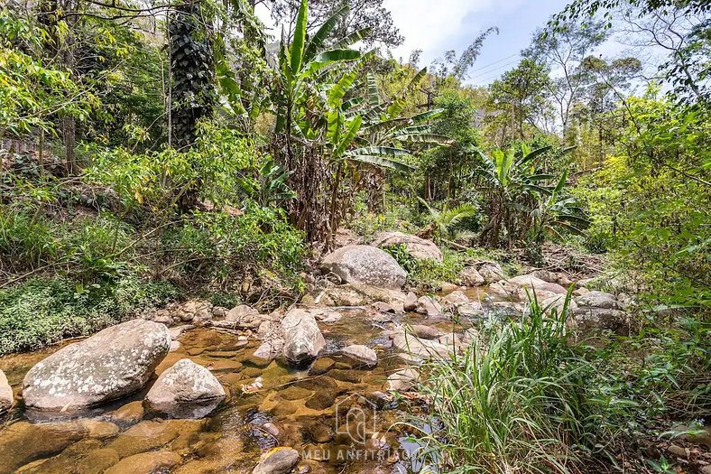 Sítio com piscina e jacuzzi perto da cachoeira