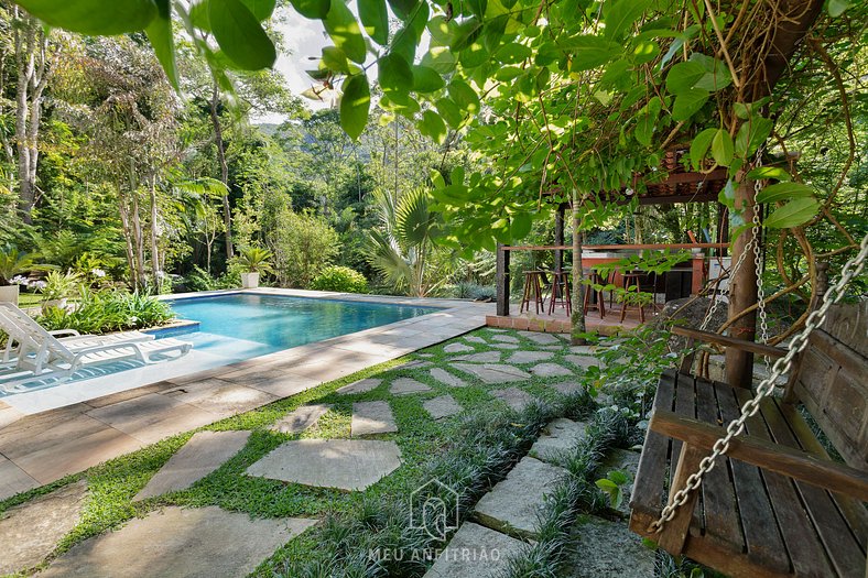 Sítio com piscina e jacuzzi perto da cachoeira