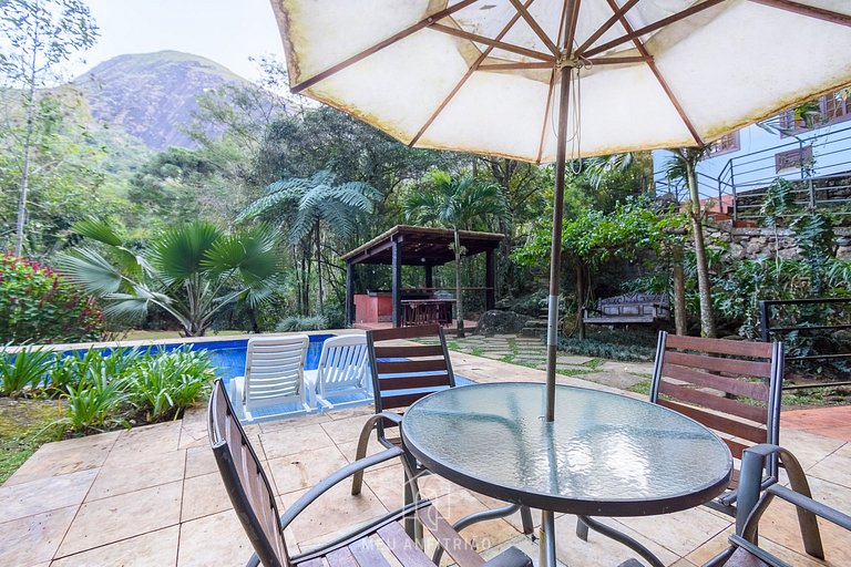 Sítio com piscina e jacuzzi perto da cachoeira