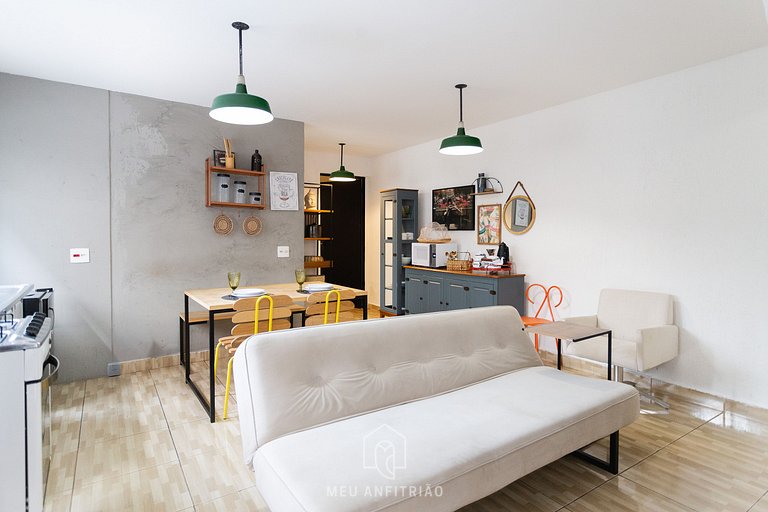 Spacious loft with TV near Santa Cecília subway