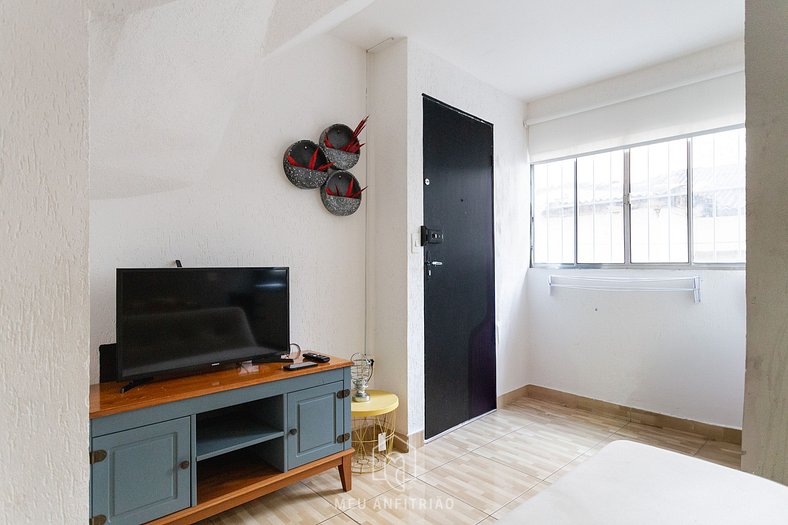 Spacious loft with TV near Santa Cecília subway