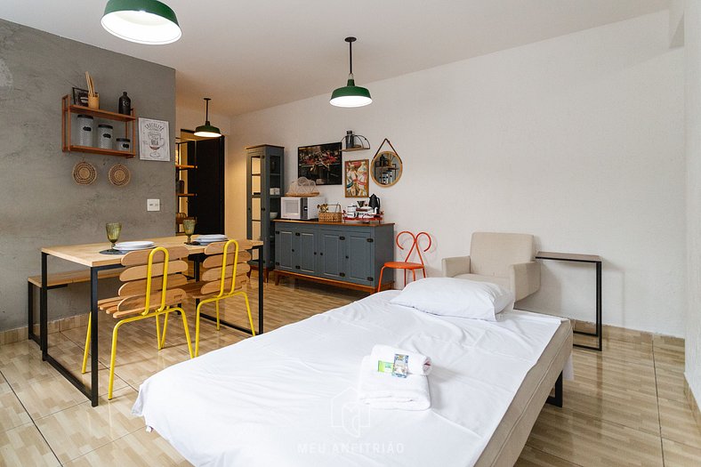 Spacious loft with TV near Santa Cecília subway