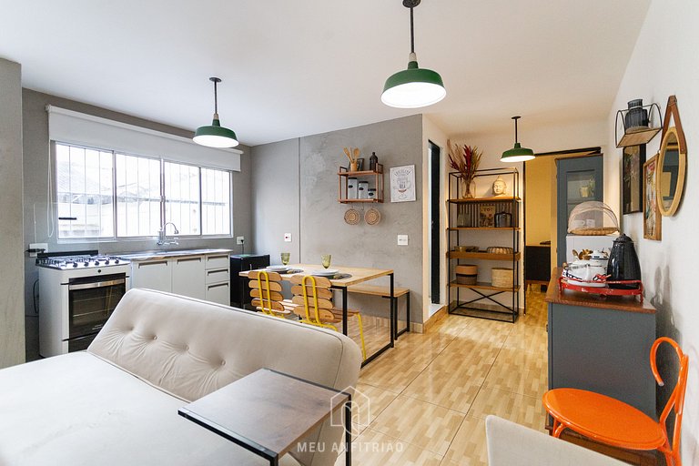 Spacious loft with TV near Santa Cecília subway