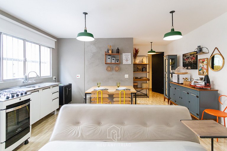 Spacious loft with TV near Santa Cecília subway