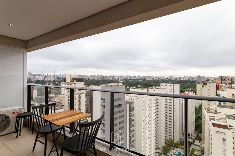 Spacious studio with balcony near Ibirapuera