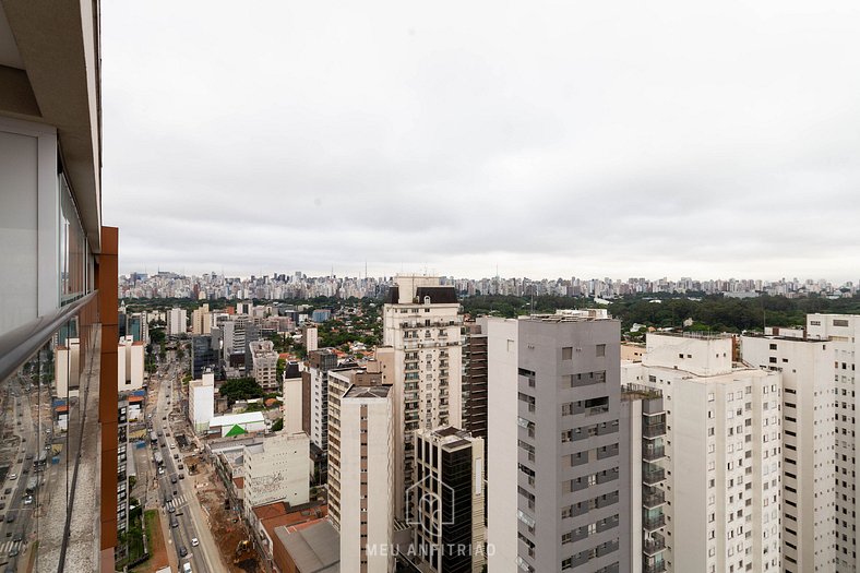 Spacious studio with balcony near Ibirapuera