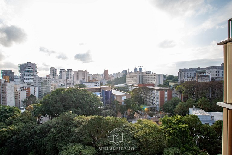 Studio com aquecedor e vista ao lado do metrô